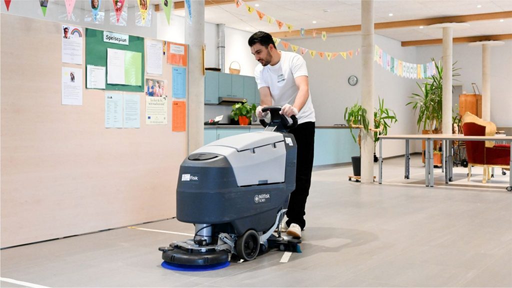 Schwarz Weiss Reinigung 122