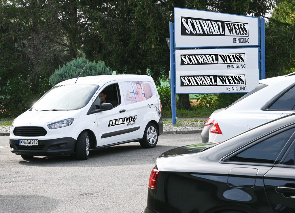 Schwarz Weiss Reinigung 246