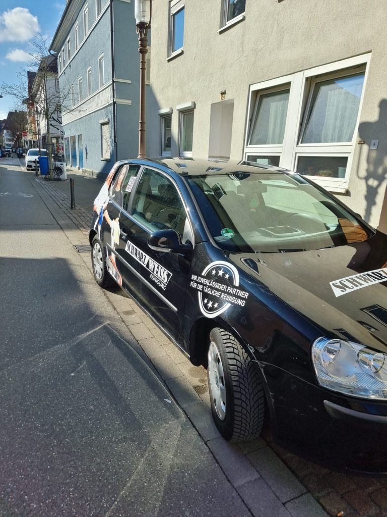 Schwarz Weiss Reinigung 236