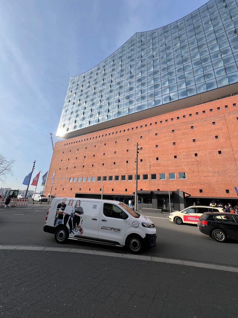 Schwarz Weiss Reinigung 156