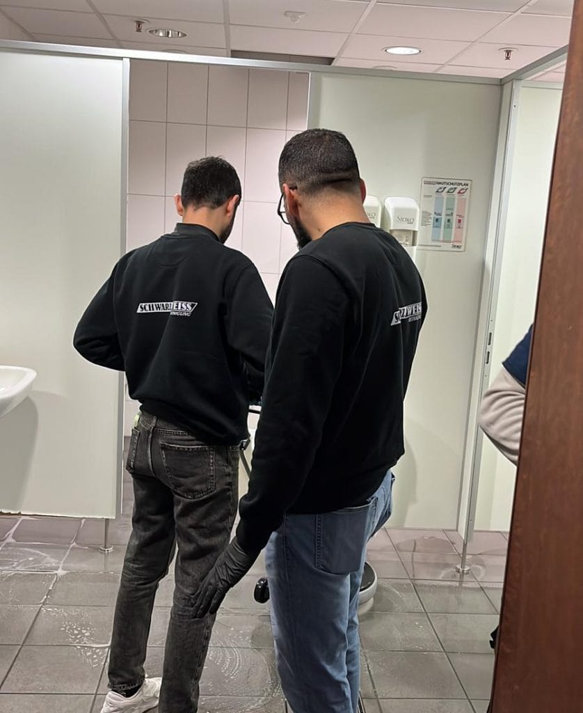 Schwarz Weiss Reinigung 169