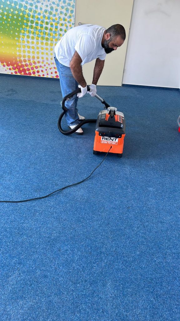 Schwarz Weiss Reinigung 168