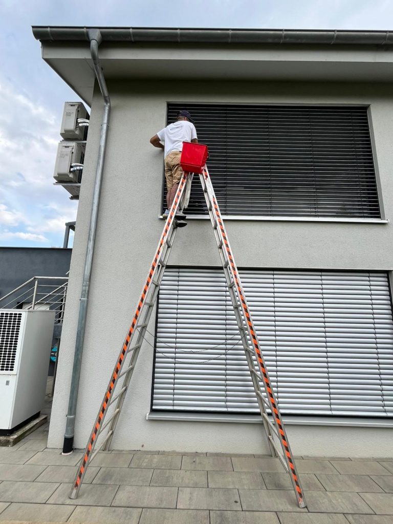 Schwarz Weiss Reinigung 167