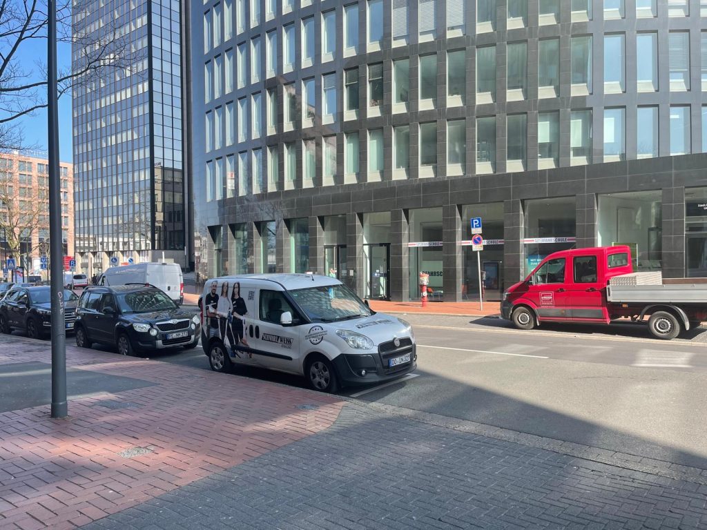 Schwarz Weiss Reinigung 208