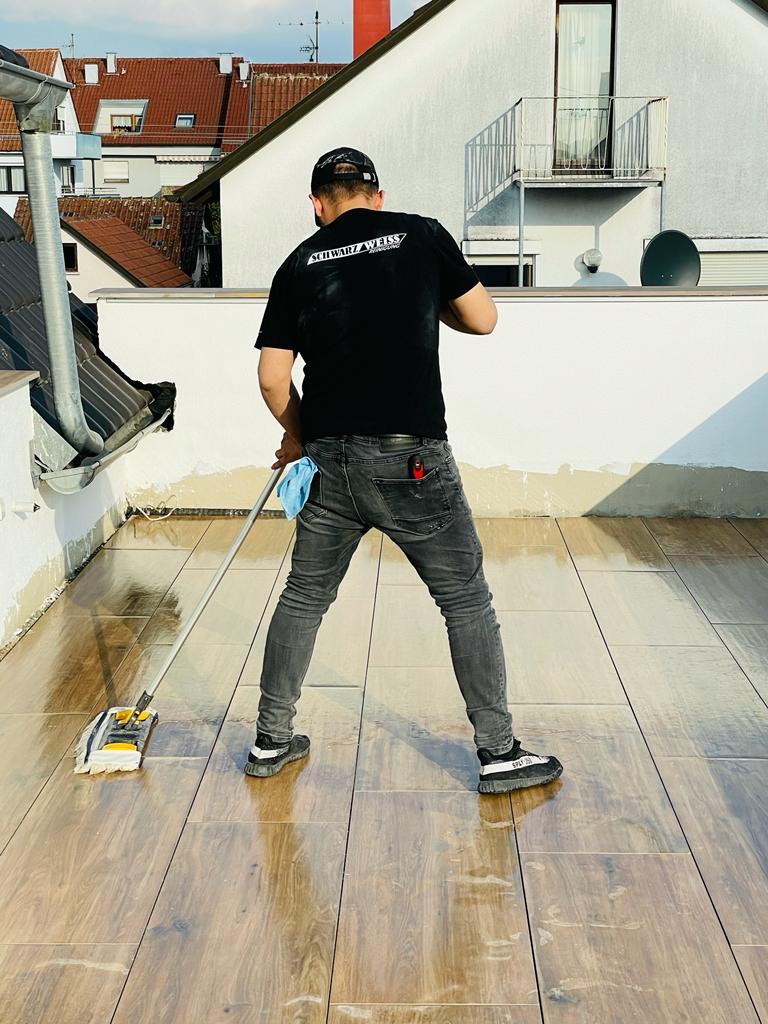 Schwarz Weiss Reinigung 142