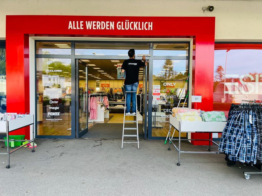 Schwarz Weiss Reinigung 140