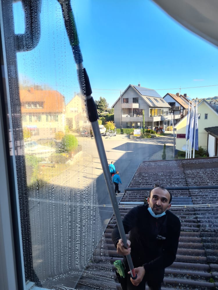 Schwarz Weiss Reinigung 200