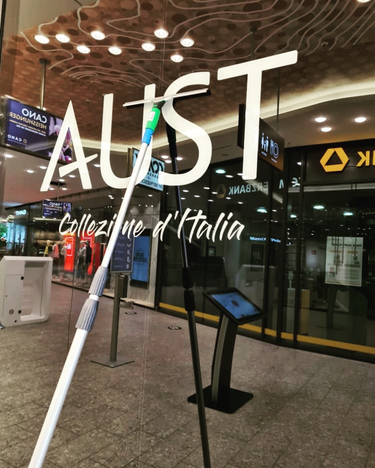 Schwarz Weiss Reinigung 199