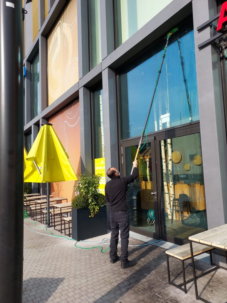 Schwarz Weiss Reinigung 194