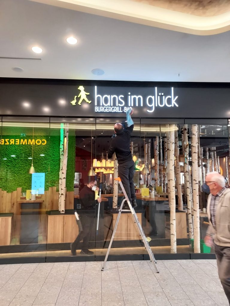 Schwarz Weiss Reinigung 193