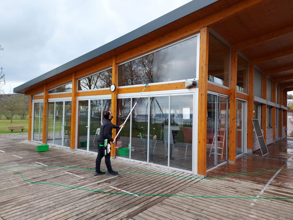 Schwarz Weiss Reinigung 192