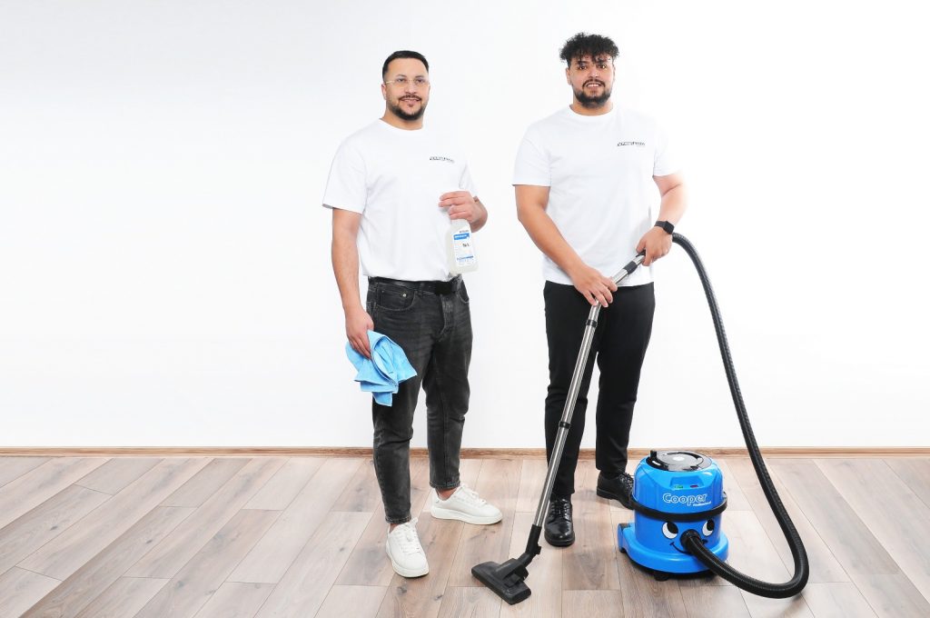 Schwarz Weiss Reinigung 321