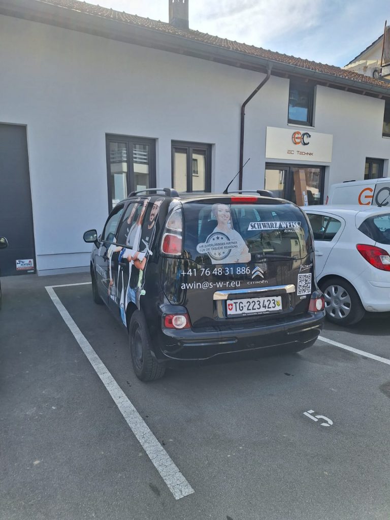 Schwarz Weiss Reinigung 295