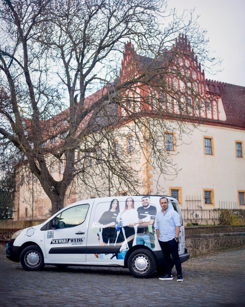 Schwarz Weiss Reinigung 455